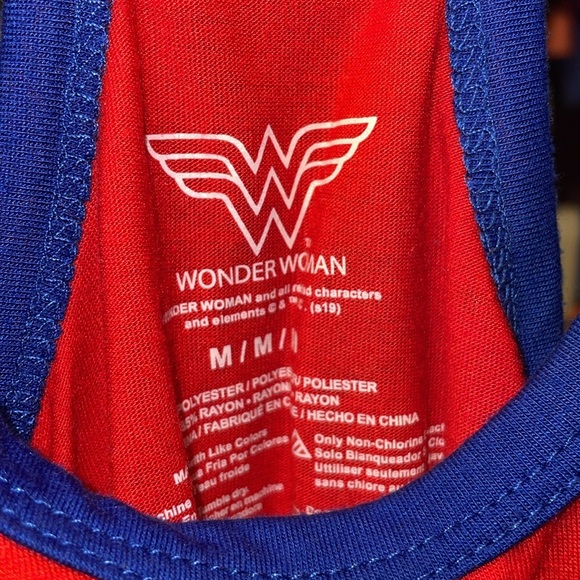 Wonder Women red tank top size medium super hero - Picture 4 of 5